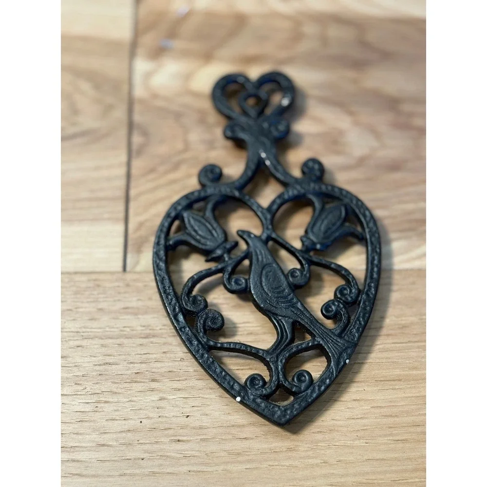 Distelfink Trivet Cast Iron Vintage 60s 70s Black Heart Bird #23 T-47 8.5in